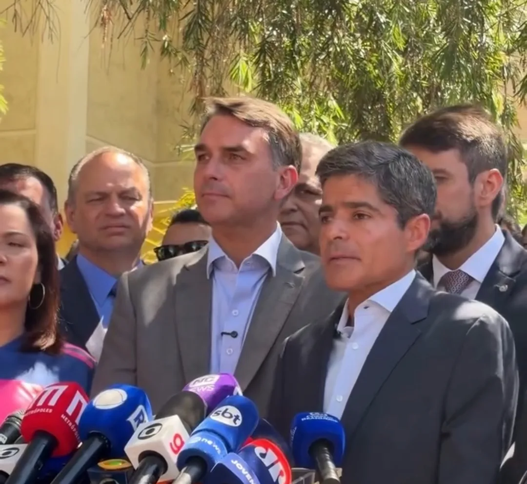 ACM Neto promete 'todo empenho' na Bahia para eleger Flávio Bolsonaro no 2° turno