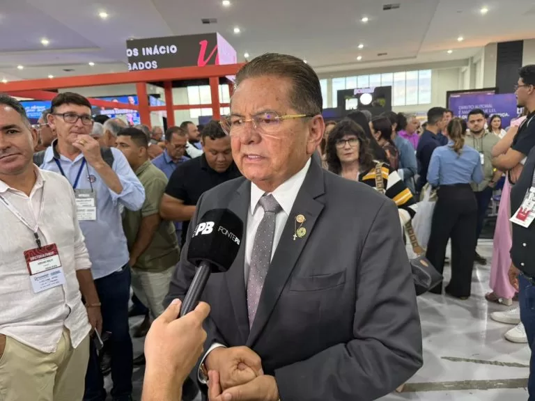 Adriano Galdino elogia gestão de João Azevêdo