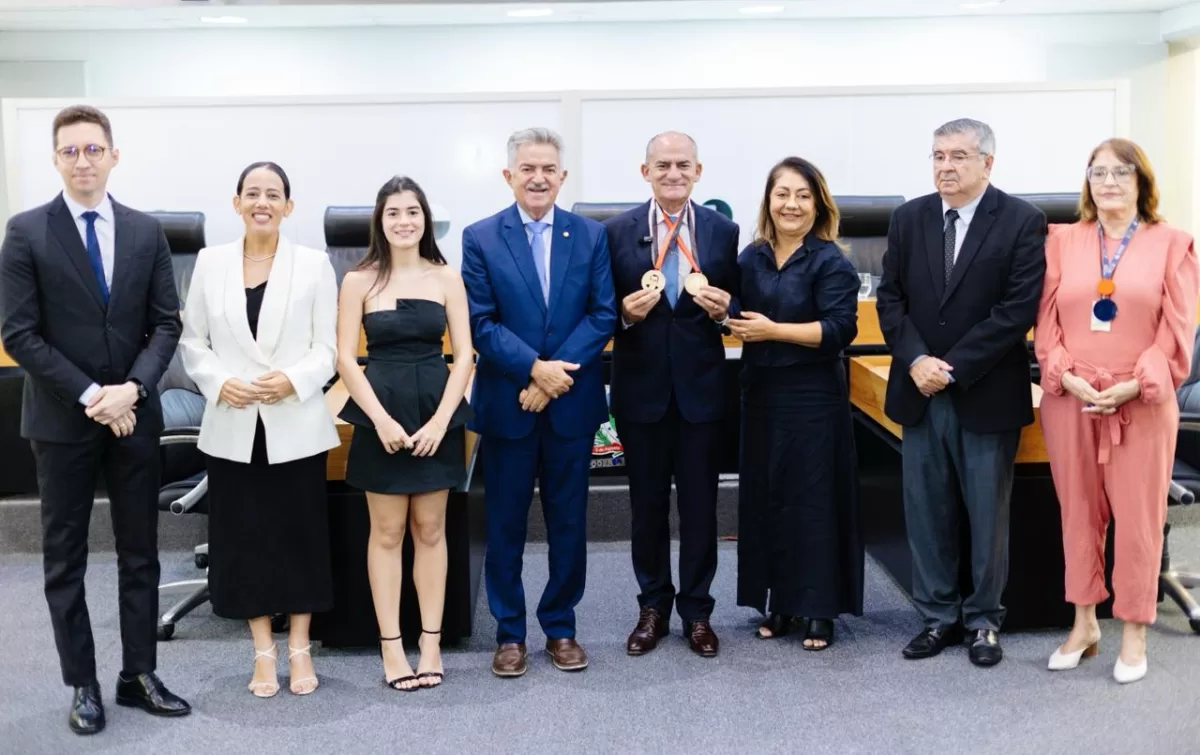 ALPB concede medalhas Epitácio Pessoa e Tarcísio de Miranda Burity ao advogado Antônio Teotônio