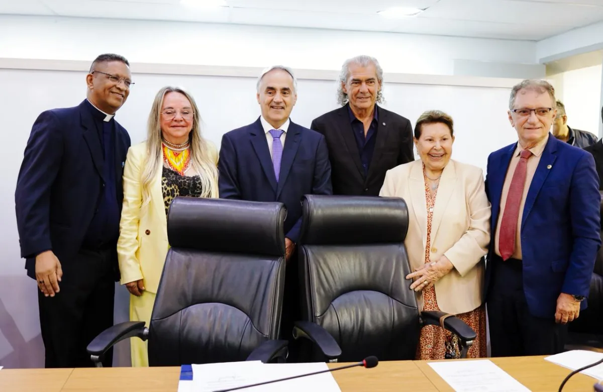 ALPB homenageia Padre José Carlos Serafim e o artista plástico Jurandir Maciel