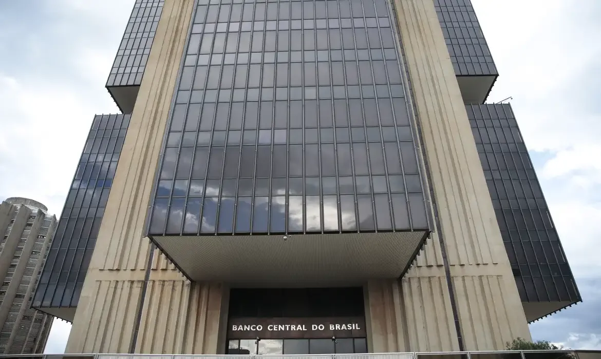 Banco Central avalia cenário de liquidação do BRB após novo pedido de adiamento do balanço