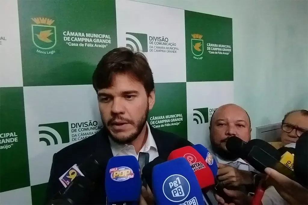 Bruno Cunha Lima admite possibilidade de Juliana como vice de Efraim
