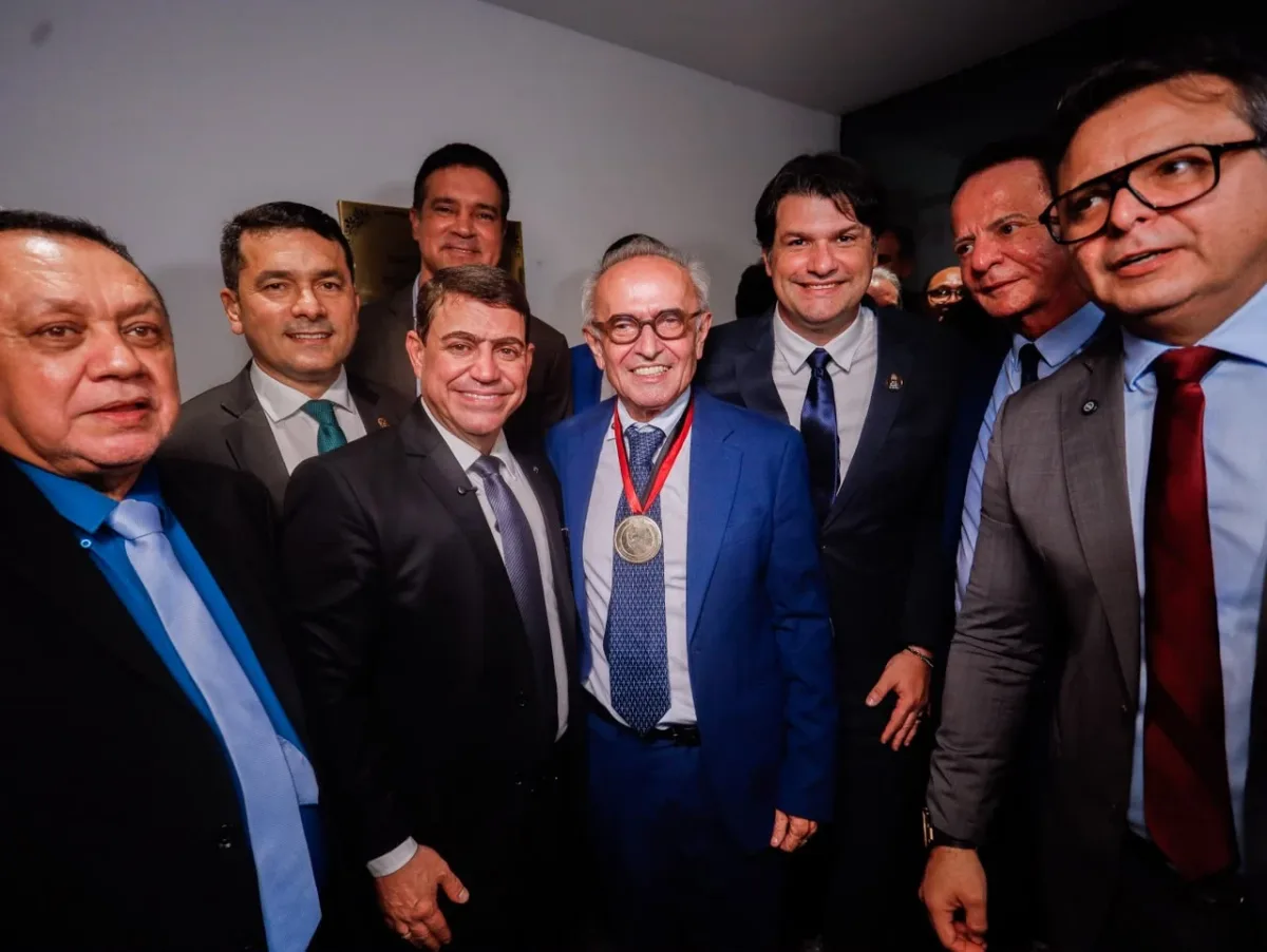 Câmara Municipal concede Medalha Cidade de João Pessoa a Cícero Lucena por serviços prestados à sociedade