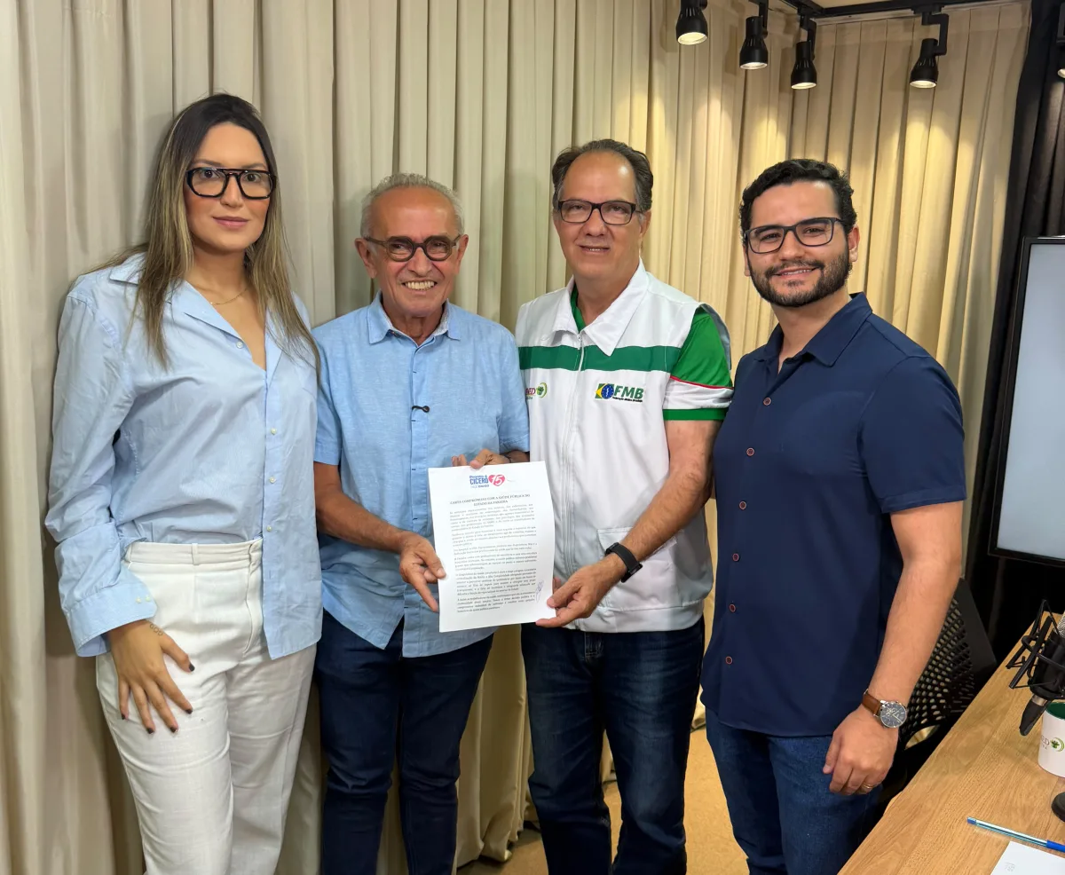 Cícero entrega Carta-compromisso com a Saúde Pública da Paraíba durante encontro com presidente do Sindicato dos Médicos
