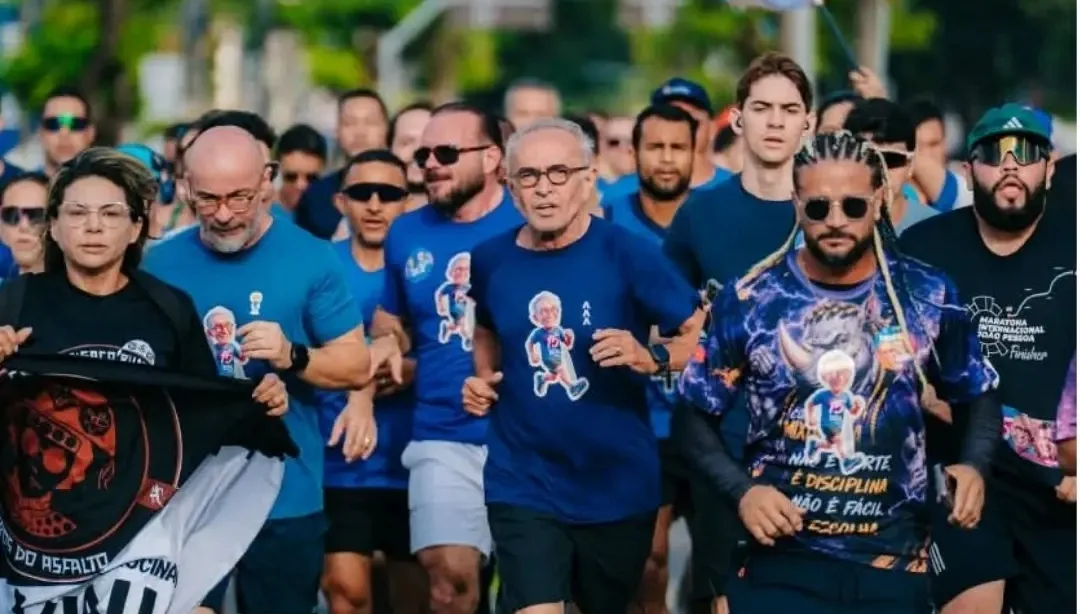 CÍCERO PUXA MULTIDÃO EM CORREATA PELAS RUAS DE JOÃO PESSOA E FIRMA COMPROMISSOS COM ESPORTE DE ALTO RENDIMENTO