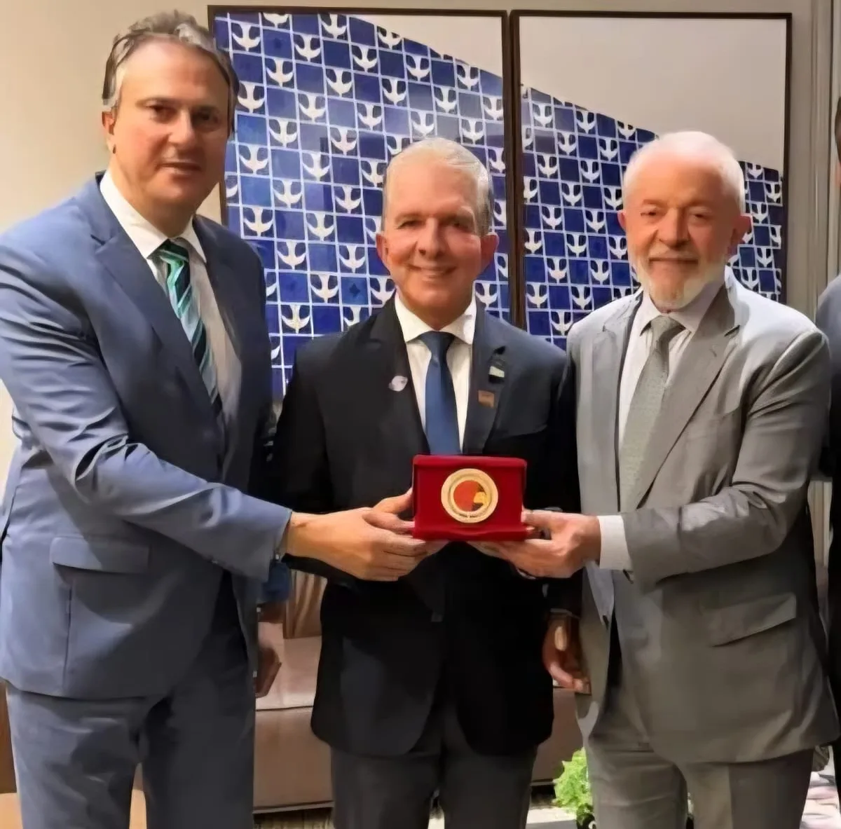 Com Lula no guia eleitoral, Nabor reforça trabalho pela educação de Patos