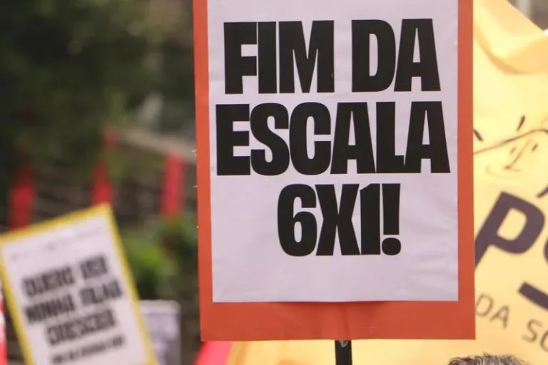 Comissão da Câmara aprova PEC que acaba com a escala 6×1