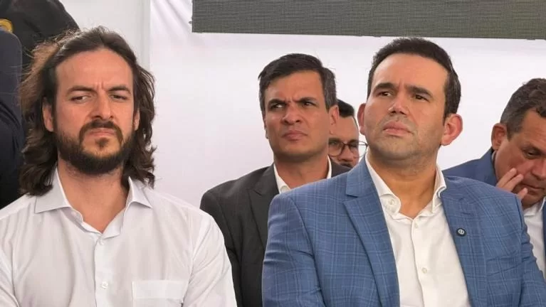 Cotado para ser vice de Cícero, Diogo Cunha Lima participa de ato de posse de Léo