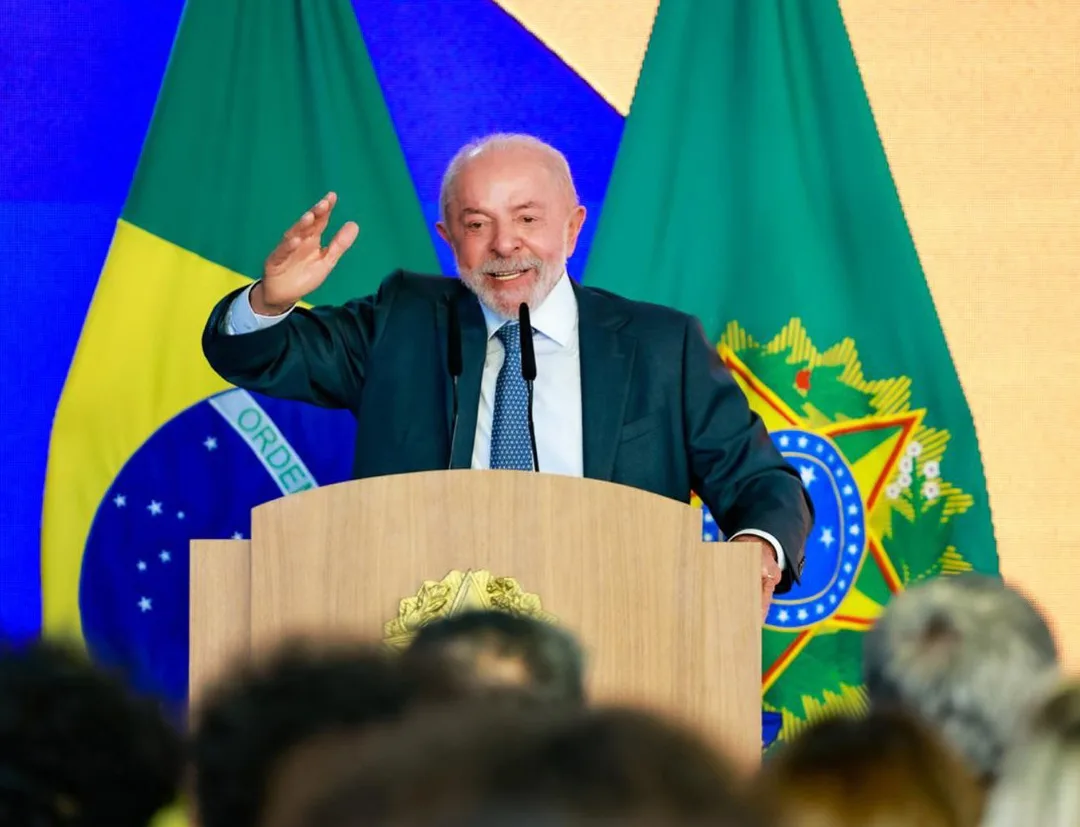 DATAFOLHA: Governo Lula tem avaliação negativa de 41% e positiva de 35%