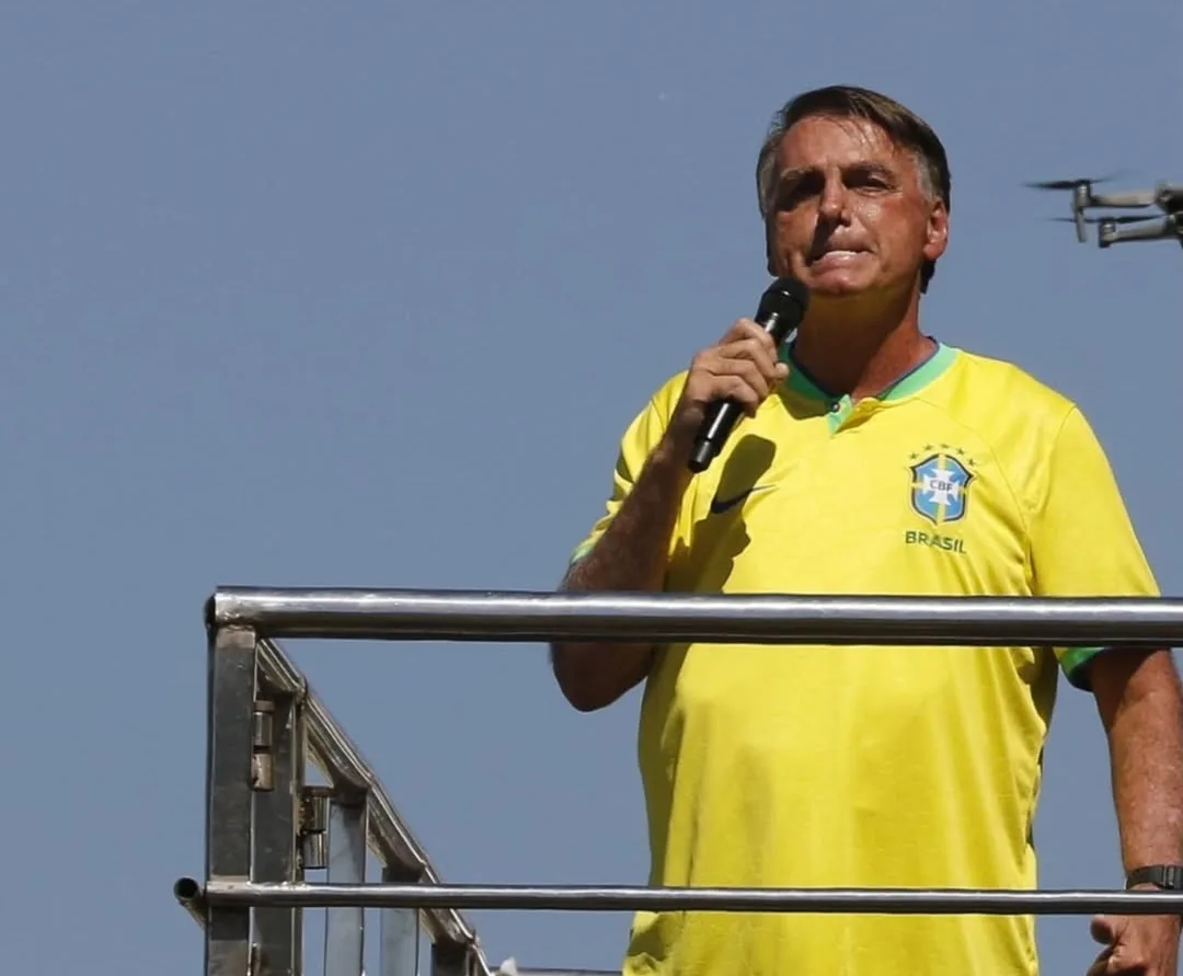 Defesa de Bolsonaro pede suspensão imediata da prisão