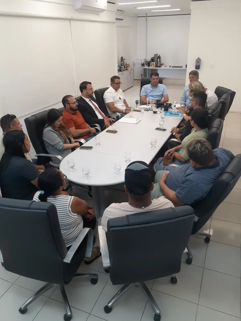 Diálogo com comerciantes Leo Bezerra assegura permanência de trabalhadores e avança em soluções para novo Mercado Central