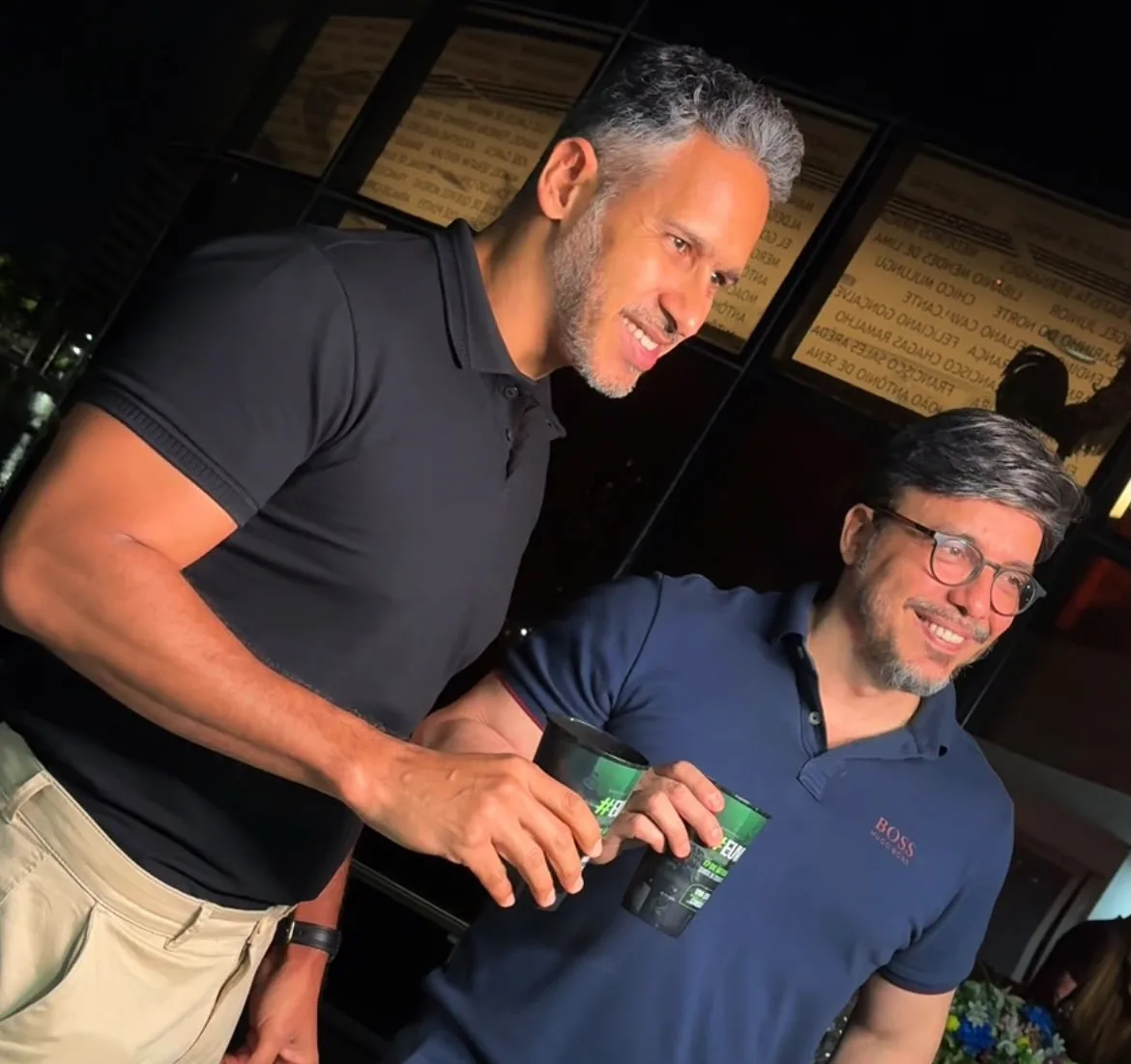 Do estúdio para o palco: Poddez e TV Dinamérica ampliam atuação e consolidam modelo de podcast oficial em grandes eventos