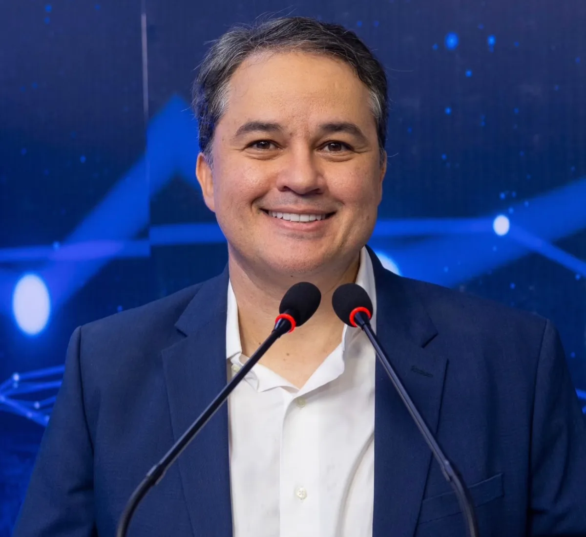 Efraim apresenta propostas para segurança, habitação, inovação e gestão pública durante debate no Sistema Arapuan de TV