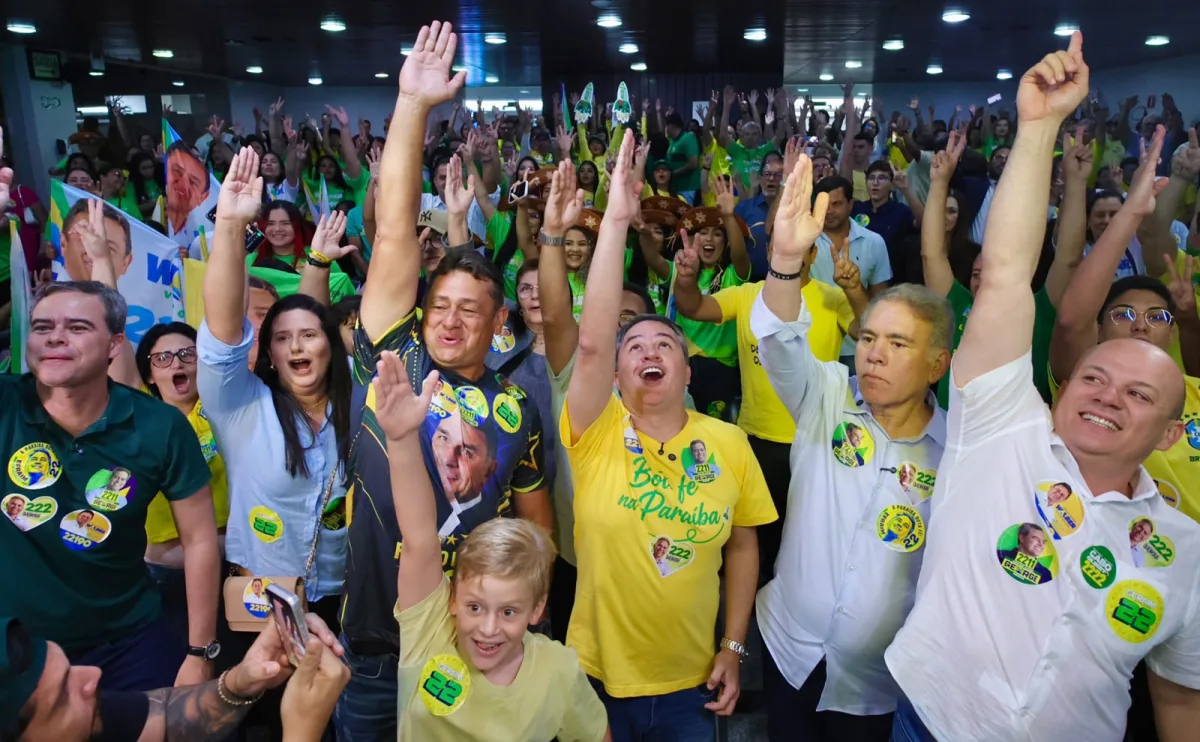 Efraim Filho e Walber Virgolino reúnem multidão em lançamento de campanha em João Pessoa
