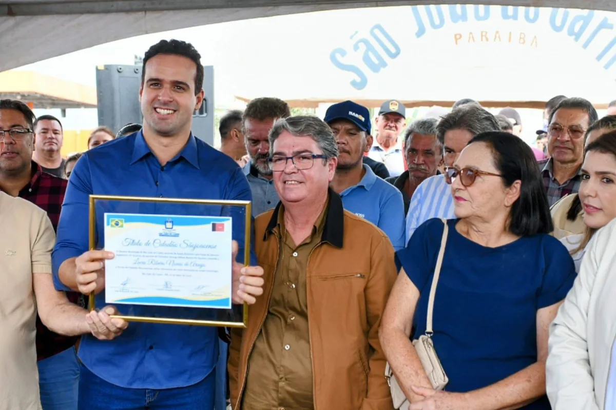 Em São João do Cariri, governador Lucas Ribeiro entrega pavimentação e anuncia estrada ligando o município a Parari