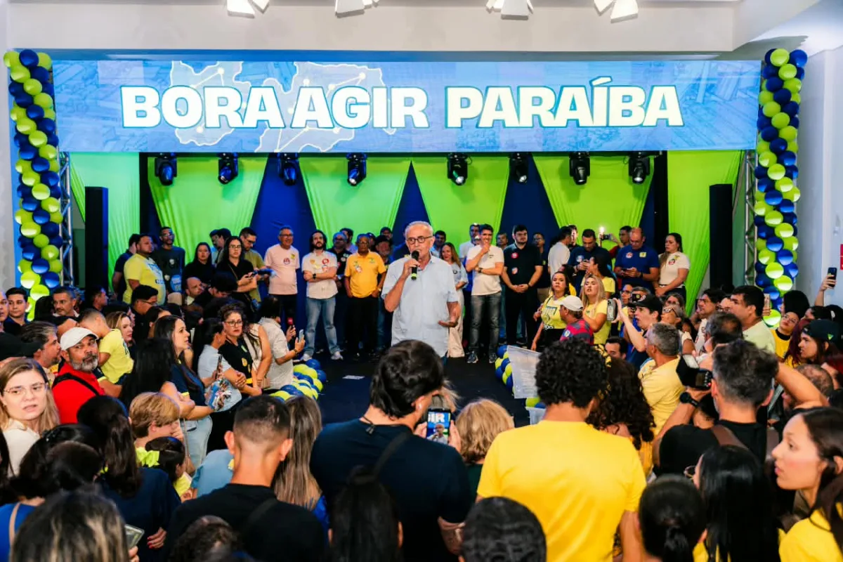 Evento superlotado mostra força de Cícero em Campina ao lado de Tovar e Romero