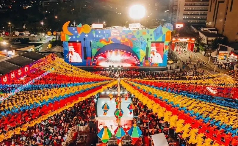 Fagner comanda noite de shows no São João de Campina Grande