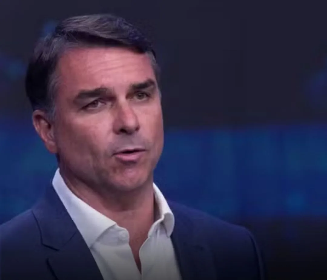 Flávio Bolsonaro apresenta 19 condições para abrir sigilo após ser desafiado por Lula