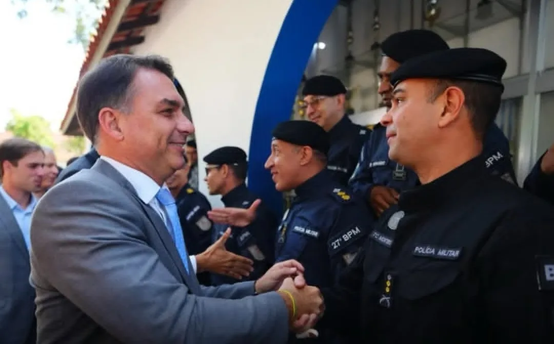 Flávio Bolsonaro critica proibição às bets: "Lula é o pai do tigrinho"