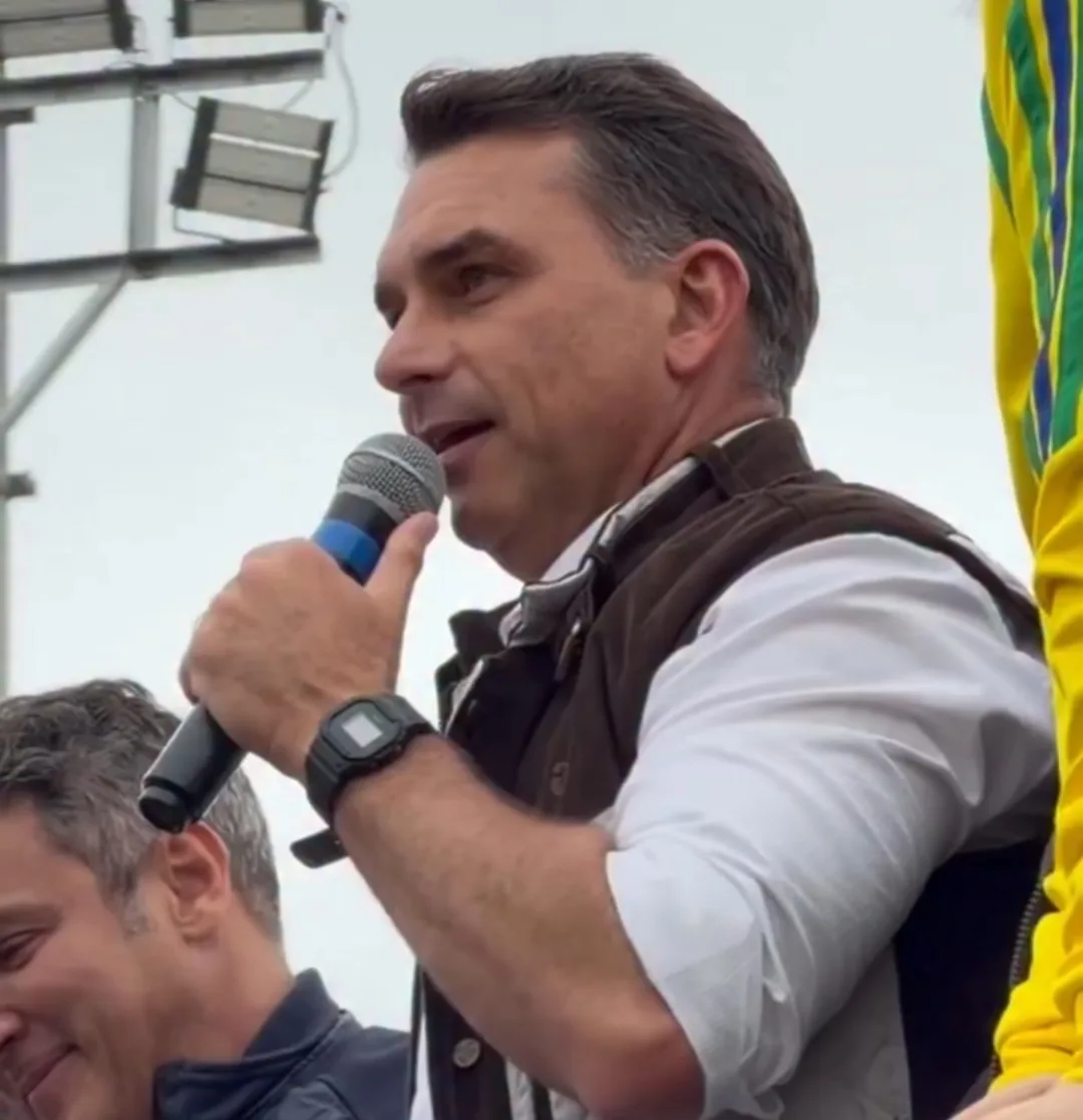 Flávio sobre ida a debate: "vou mostrar ao Brasil os crimes que Lula cometeu"