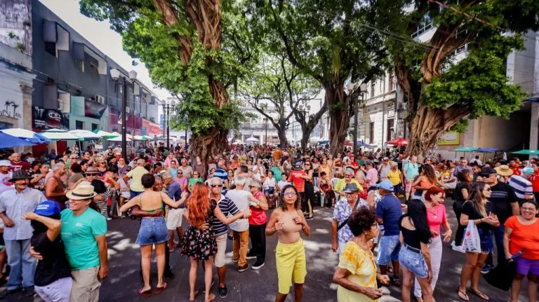 Forró Sem Balança leva samba, chorinho e arrasta-pé para o Sabadinho Bom, em JP