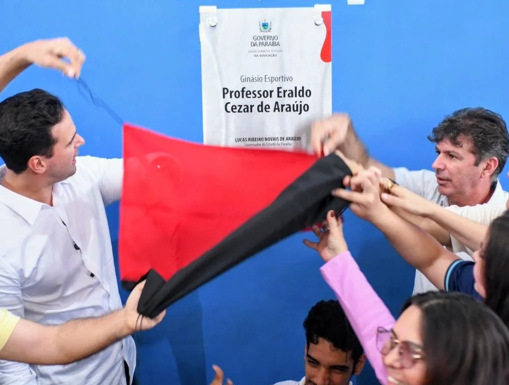 Governador Lucas Ribeiro entrega reforma e ampliação de escola em Campina Grande e reforça investimentos na educação