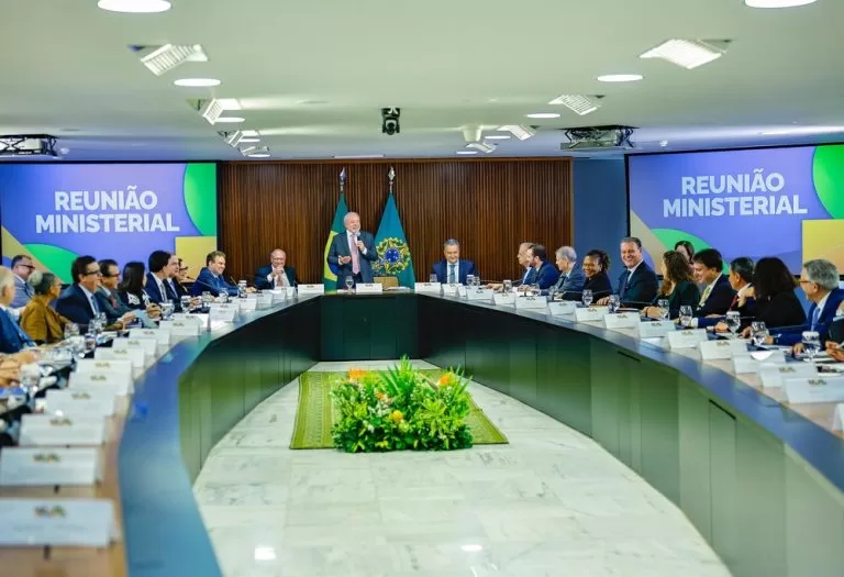 Governo Lula divulga trocas em 14 ministérios; confira quem entra e quem sai