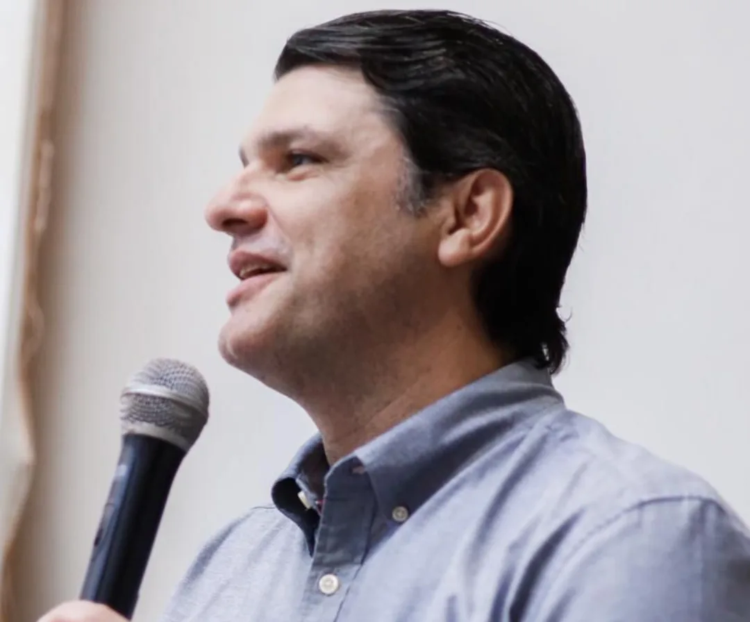 Incentivo pedagógico  Leo Bezerra celebra avanços da Educação no Município e premia estudantes vencedores do concurso da CGU
