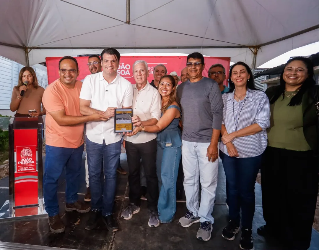 Infraestrutura completa Leo Bezerra autoriza pavimentação de 35 ruas e prepara Alto do Mateus para ficar 100% pavimentado