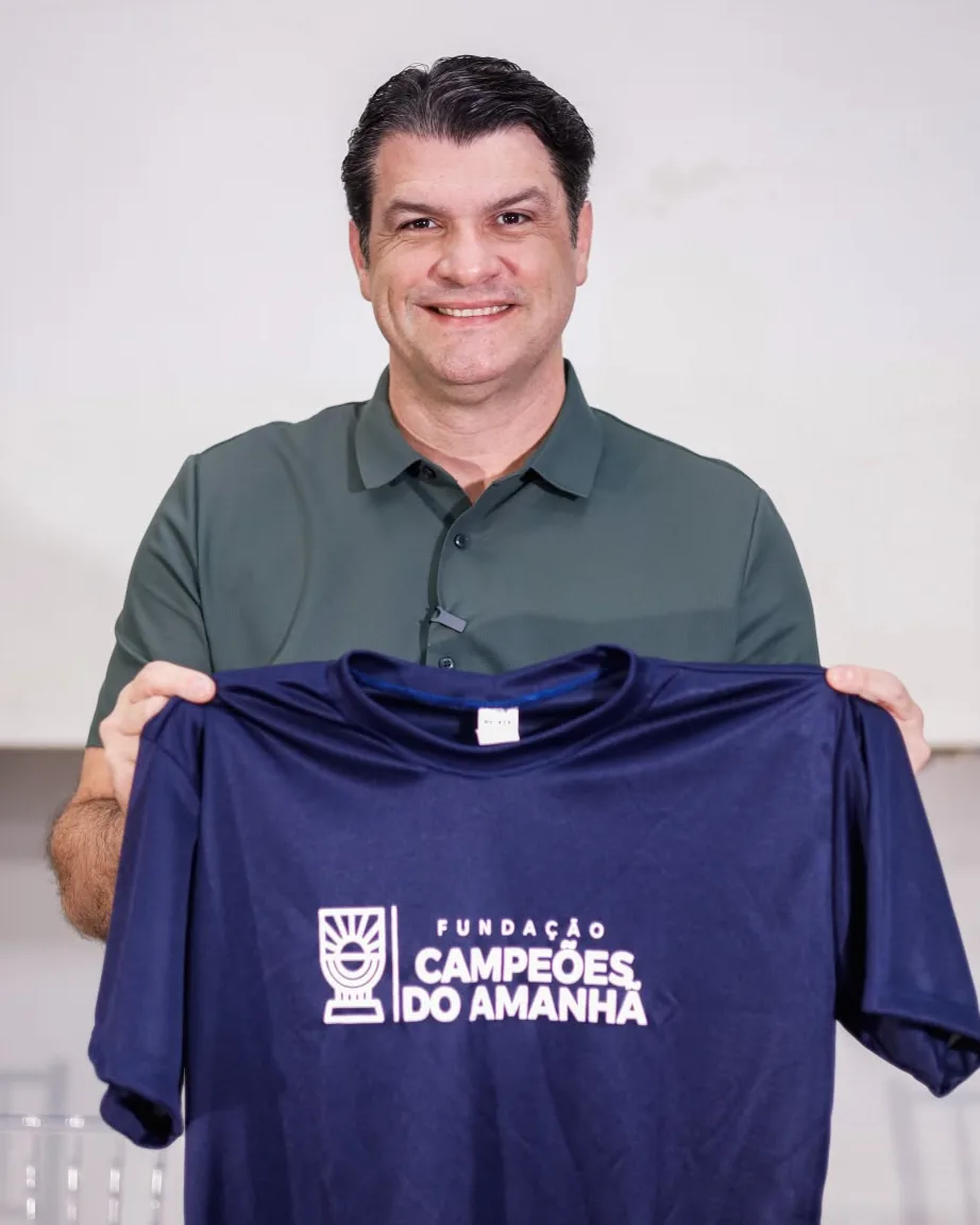 Investindo no futuro: Leo Bezerra fortalece Campeões do Amanhã com kits esportivos para mais de duas mil crianças