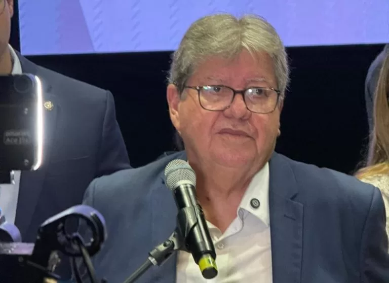 João Azevêdo comenta sobre manutenção de alianças após deixar cargo: “acredito nas pessoas”