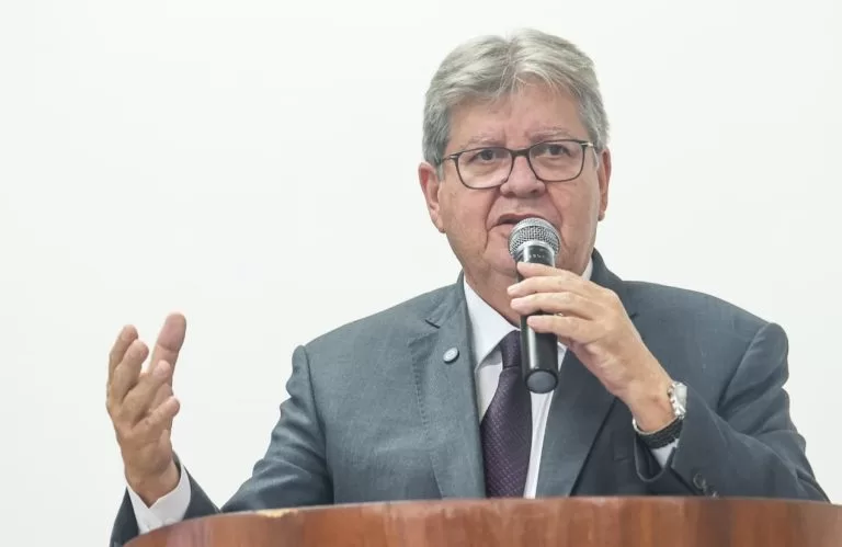João Azevêdo formaliza renúncia e Lucas Ribeiro assume Governo da PB nesta quinta