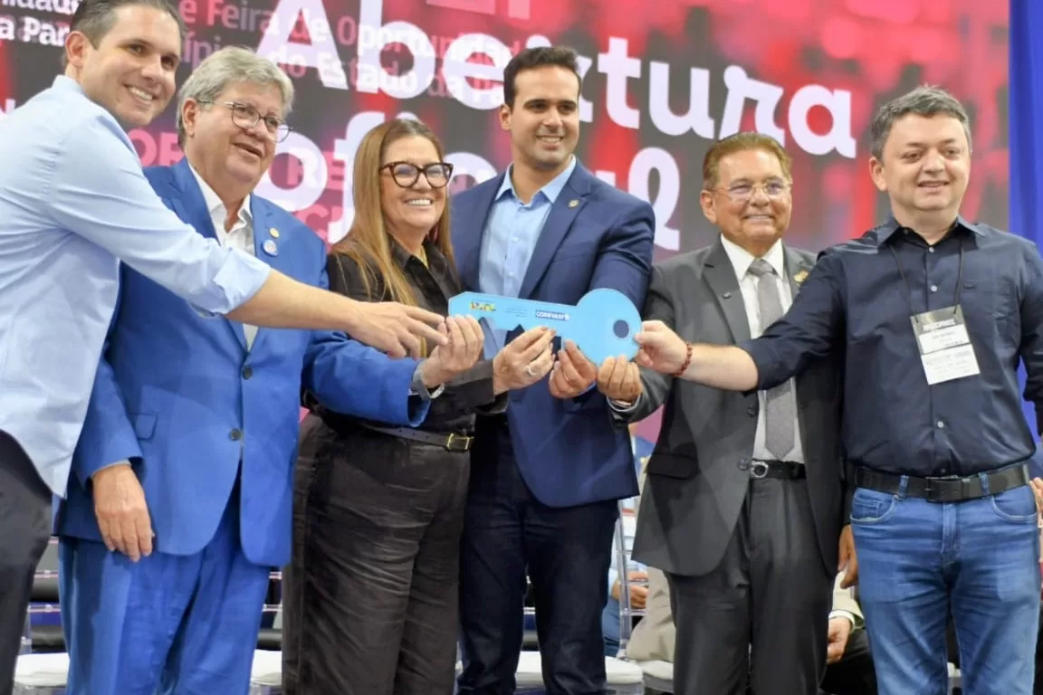 João Azevêdo participa de abertura do 3° Confep em CG e destaca gestão municipalista