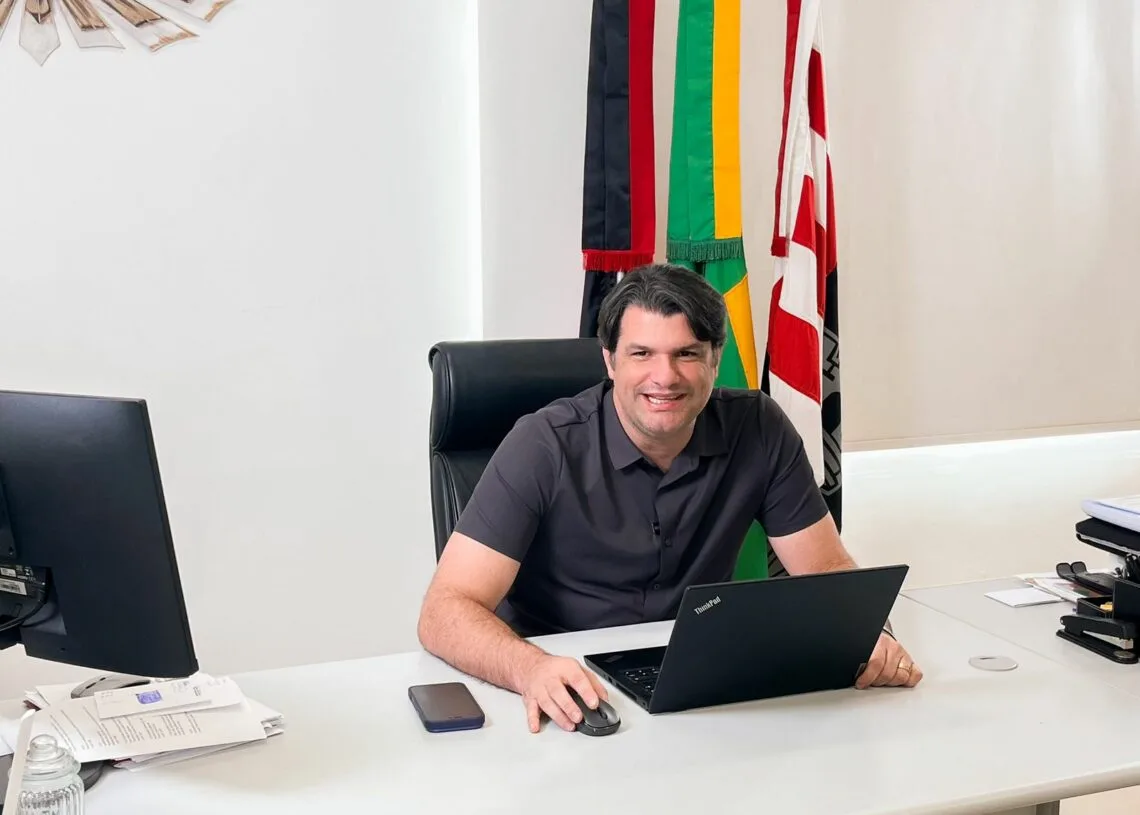 Leo Bezerra ganha título de ‘Prefeito Inovador 2026’ pelo uso estratégico da tecnologia na administração pública