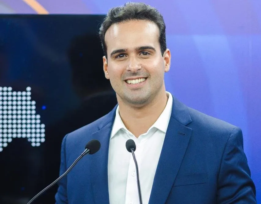 Lucas anuncia novas estradas, hemodinâmica e centros de traumatologia para o Sertão