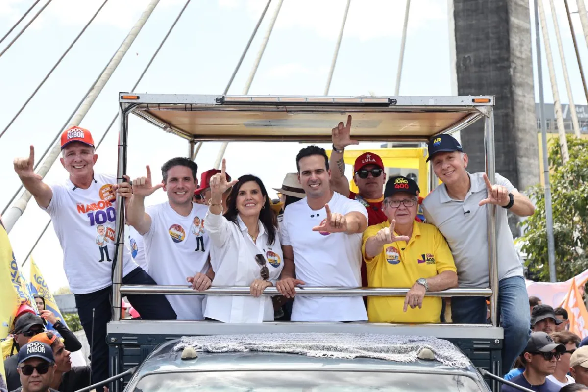 Lucas, João e Nabor dão largada à grande carreata de Campina