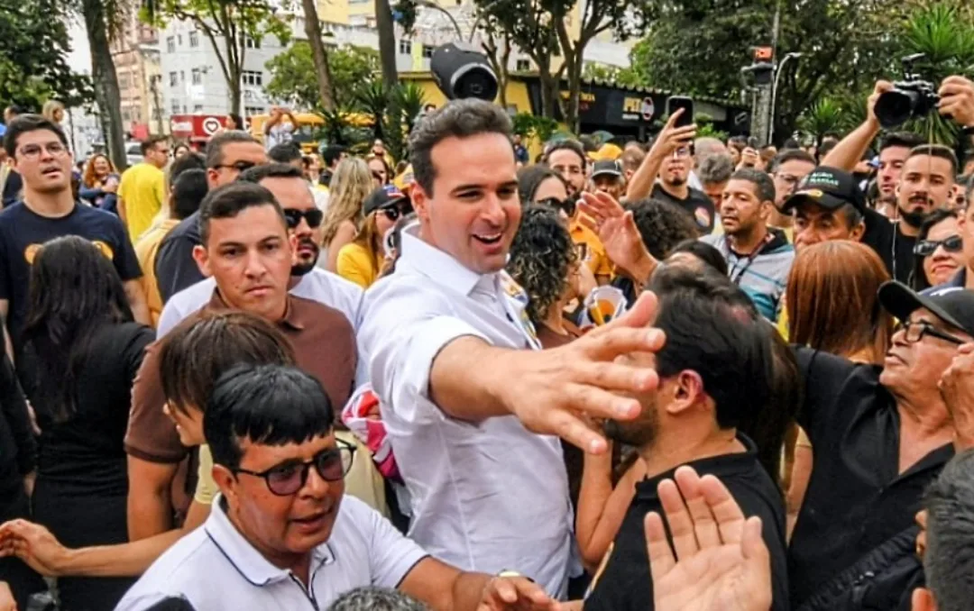 Lucas percorre Centro de Campina e reforça parceria com CDL para fortalecer comércio
