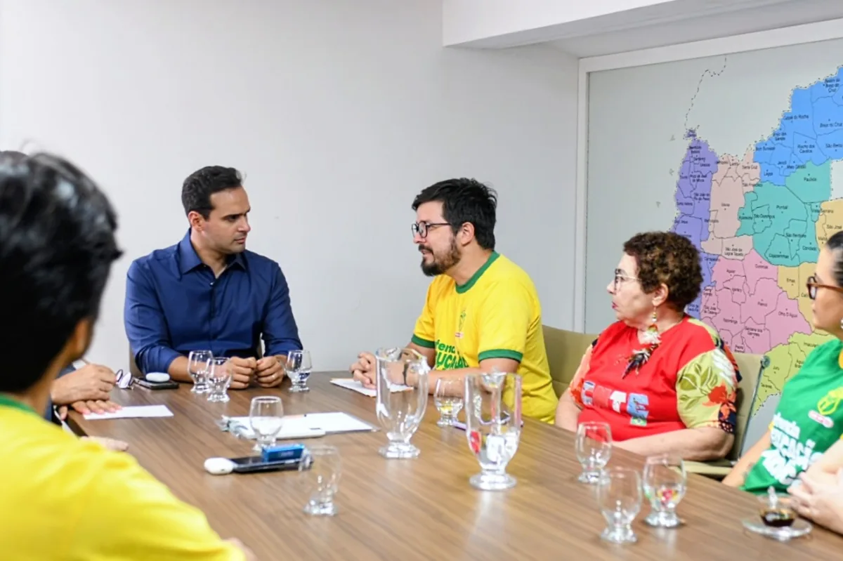 Lucas recebe Sintepb, reafirma compromisso com professores e destaca avanços da educação na Paraíba