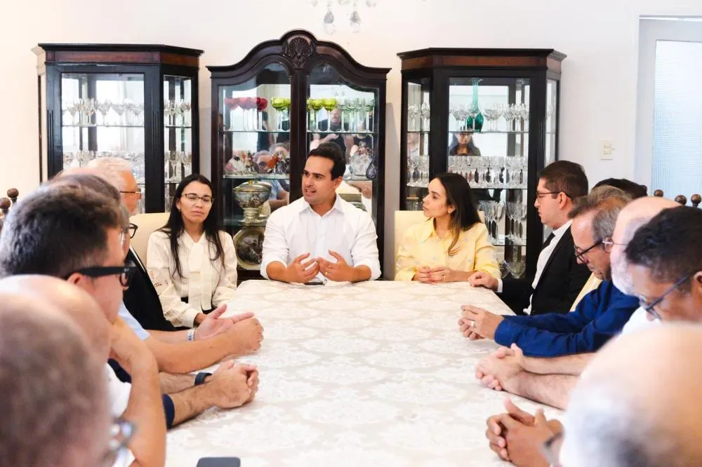 Lucas Ribeiro recebe lideranças da Igreja Católica e trata fortalecimento da assistência social na Paraíba