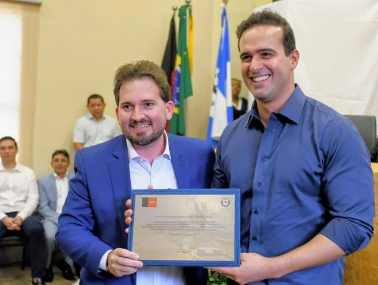 Lucas Ribeiro recebe título de cidadania de Araruna e visita estrada da Pedra da Boca
