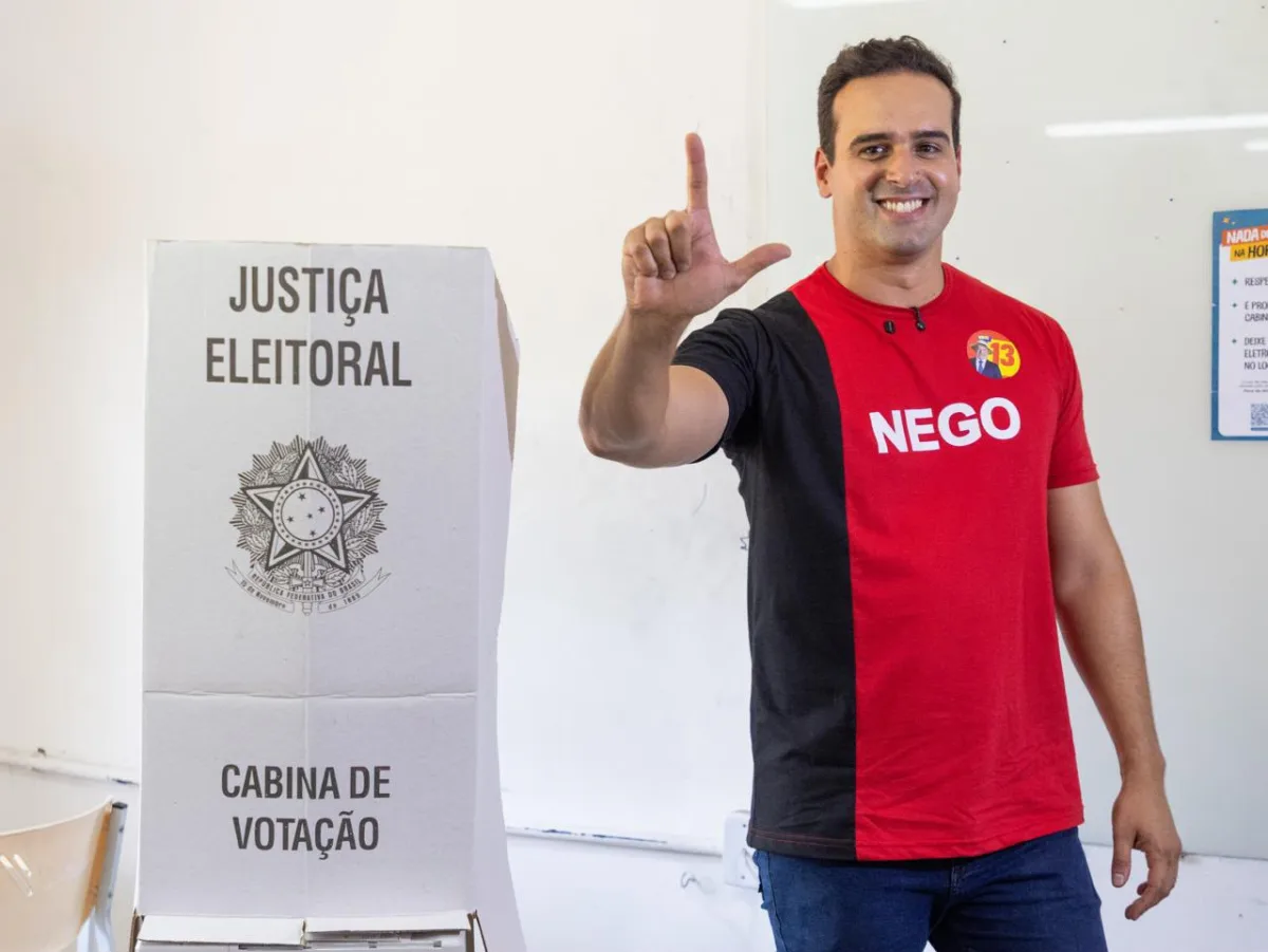 Lucas vota em Campina Grande e destaca os avanços sociais no Governo Lula