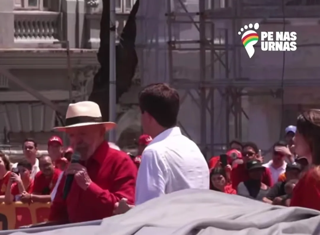 Lula diz no Marco Zero que "se as mulheres tiverem consciência, votam em mulheres"