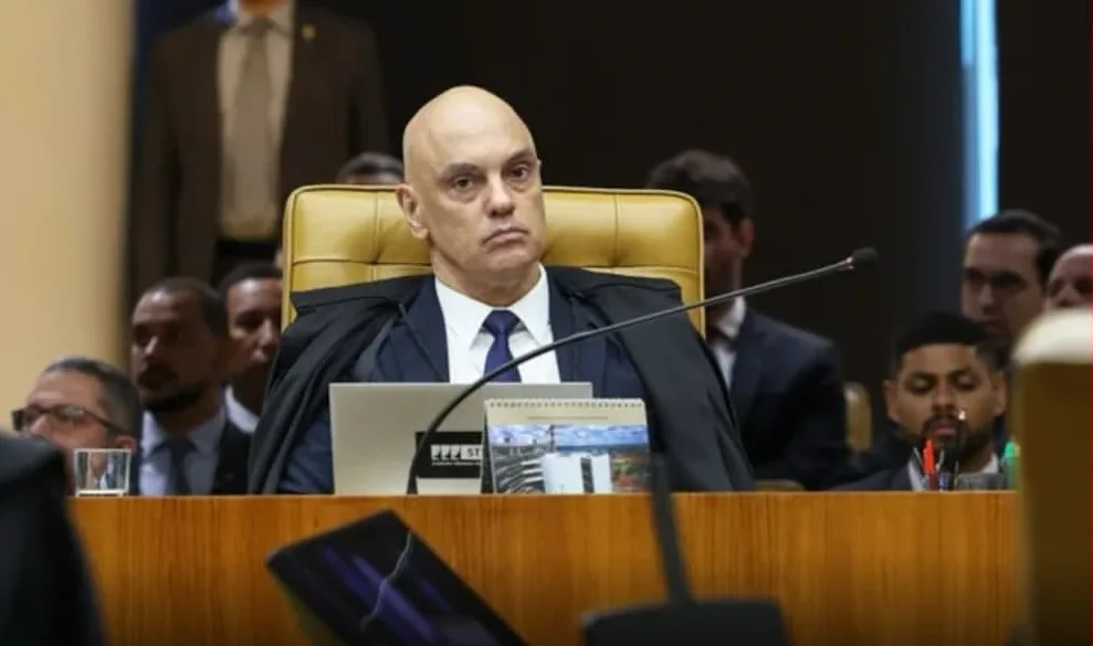 Moraes se declara impedido para ser relator em ação que envolve sua esposa