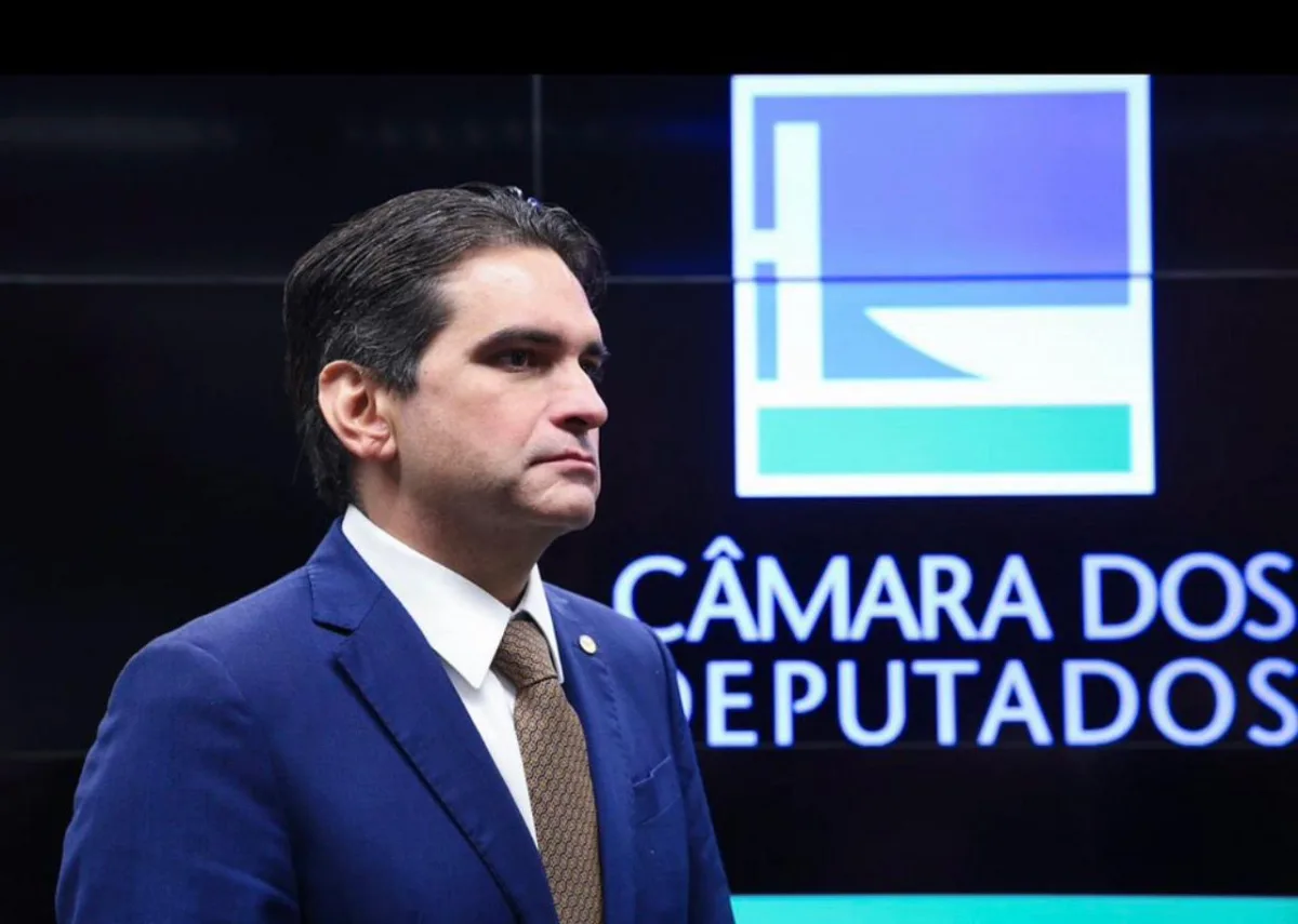 Murilo Galdino parabeniza trabalhadores e defende o fim da escala 6x1