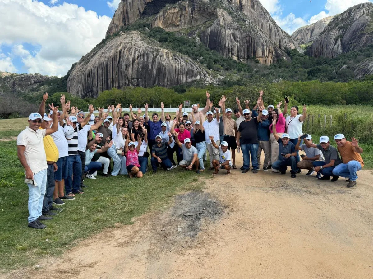 Murilo Galdino reúne lideranças e apoiadores em Araruna e visita a Pedra da Boca