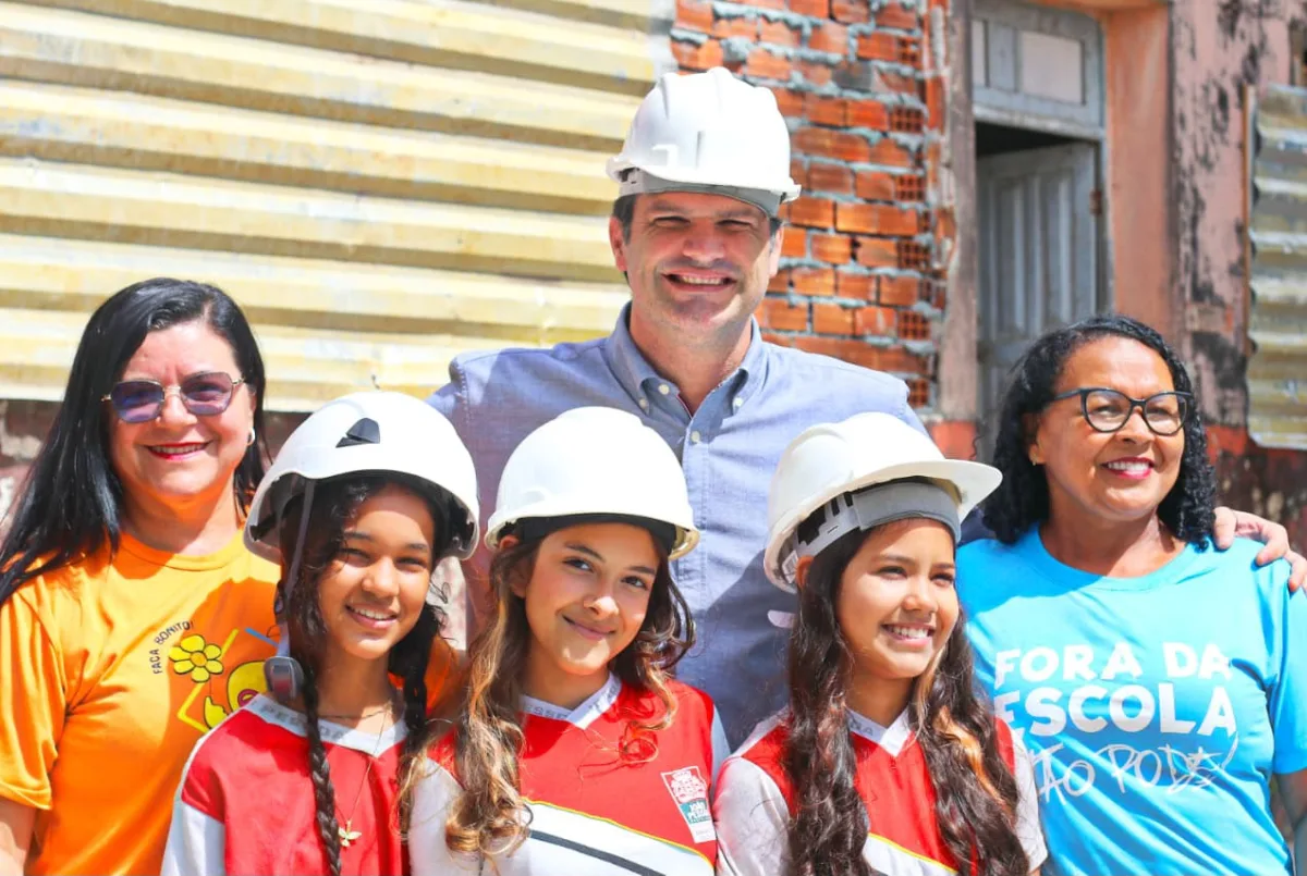 Novo padrão: Leo Bezerra inspeciona obras da Escola Dom Adauto, que alia modernidade e preservação do patrimônio histórico