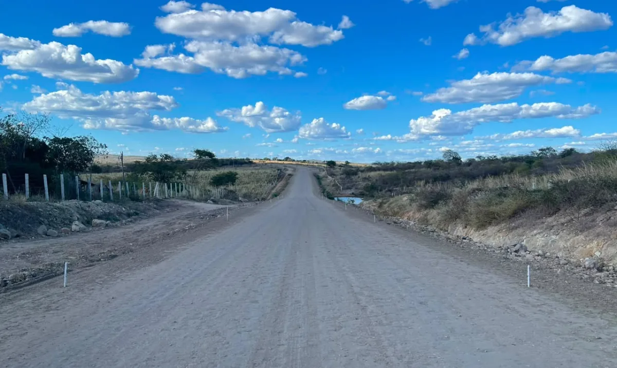 Obra de pavimentação no Alto Sertão deve ser concluída até o final do ano
