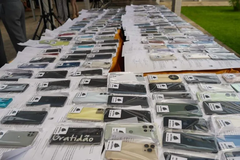 Operação Recupera: mais 400 aparelhos celulares roubados são entregues, em CG