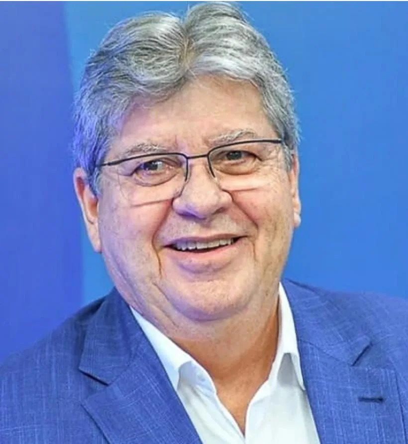 ENQUANTO OS ADVERSÁRIOS RODAM A PARAÍBA, JOÃO AZEVÊDO PARECE TER SUMIDO DO JOGO