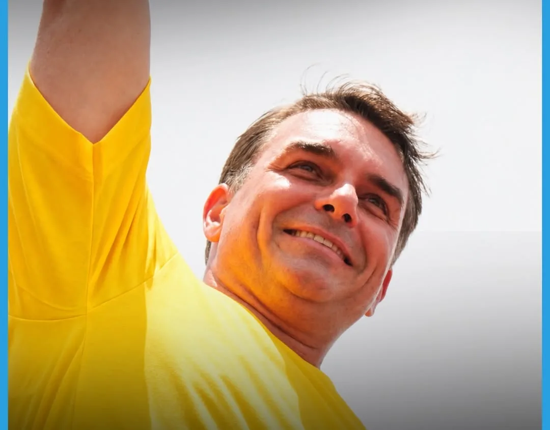 Pesquisas mostram Flávio Bolsonaro sob disparada em meio à crise no STF